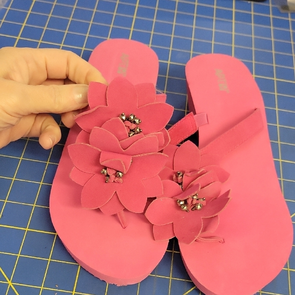 Pink Floral w Rhinestone & Beaded Sandals Size 9